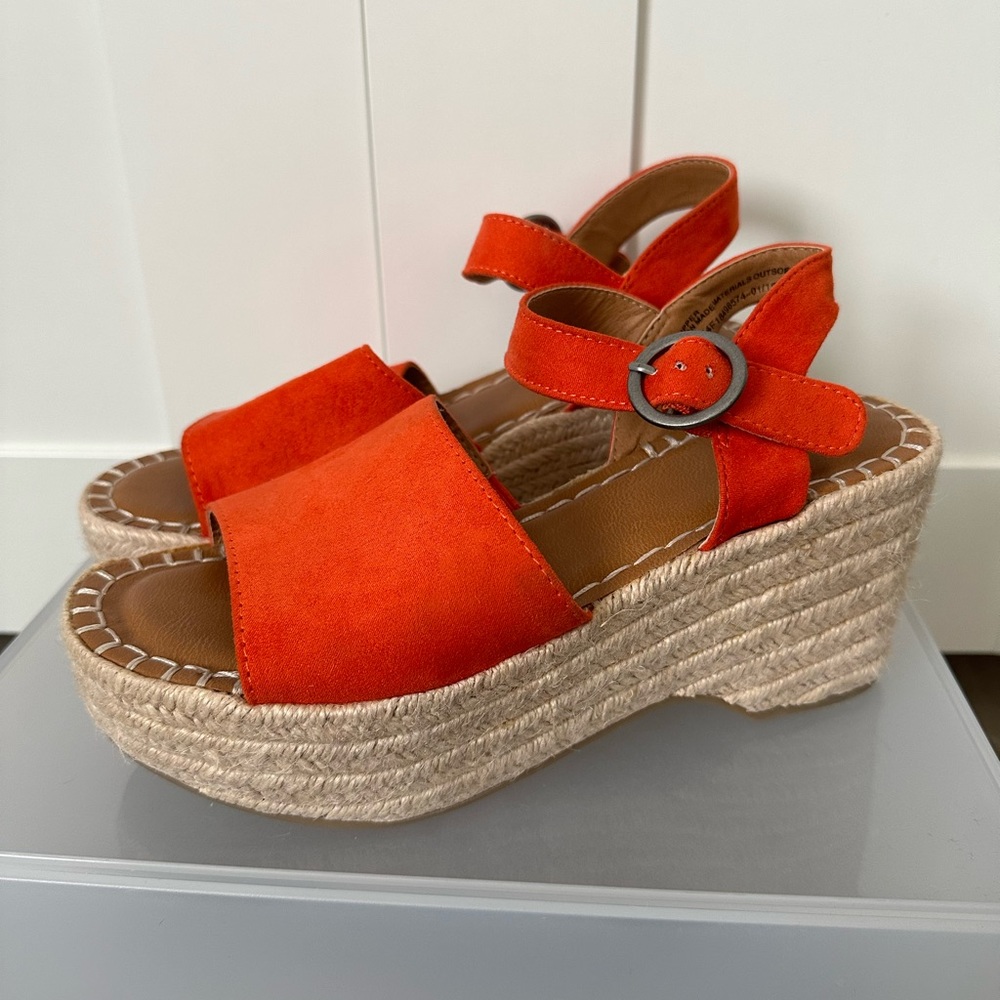 Universal Thread Morgan Wedges